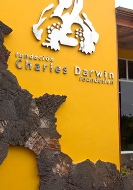 charles-darwin-research-galapagos1