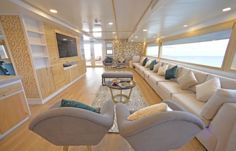 Sea Star lounge and dining area | Galapagos Cruise