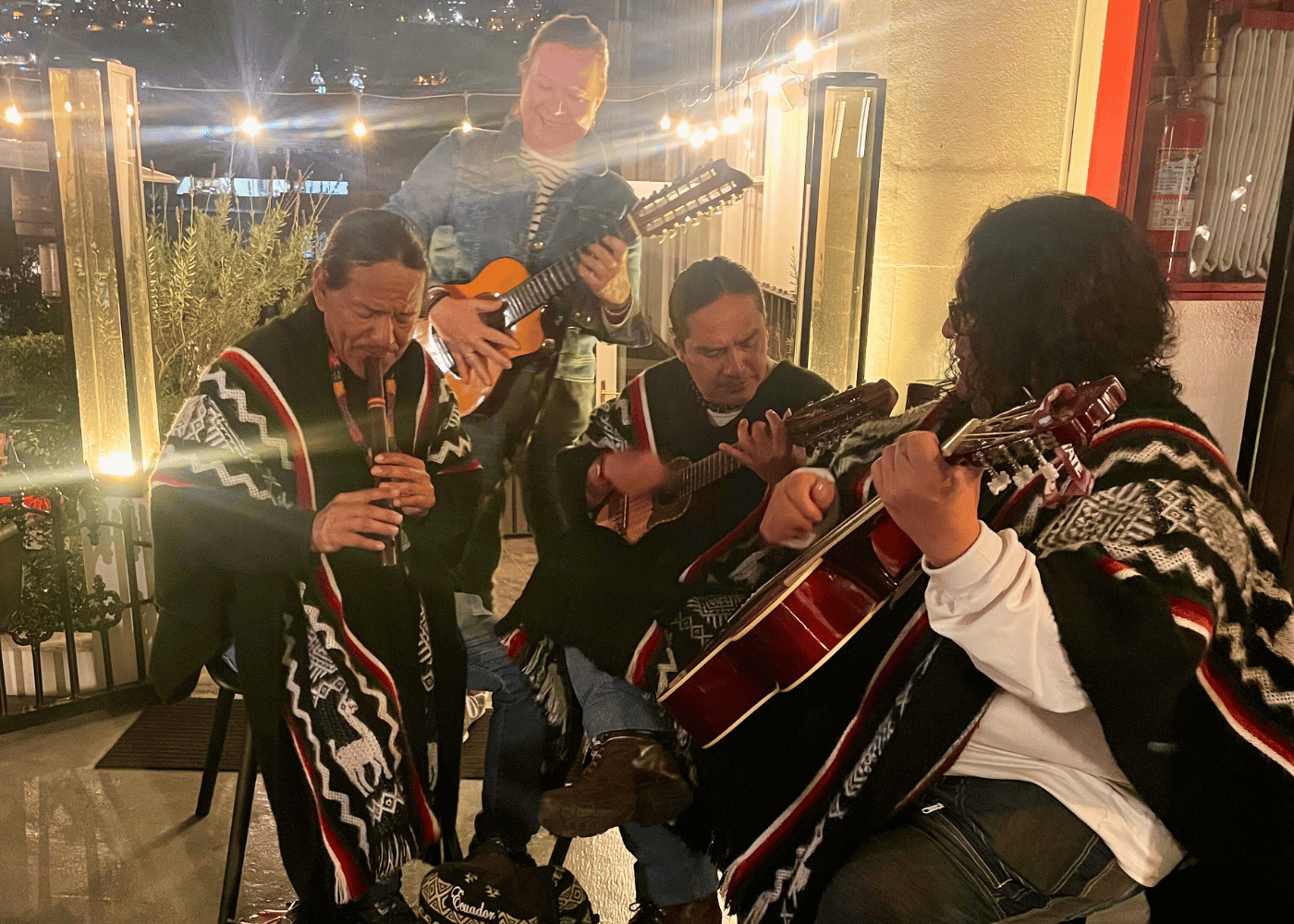 Traditional dinner with live cultural music | Ecuador