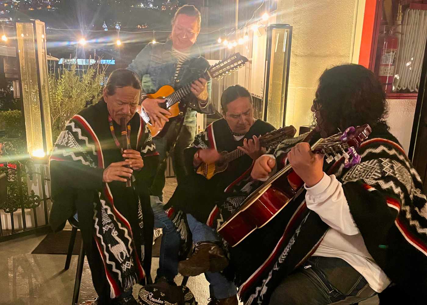 Traditional dinner with live cultural music | Ecuador