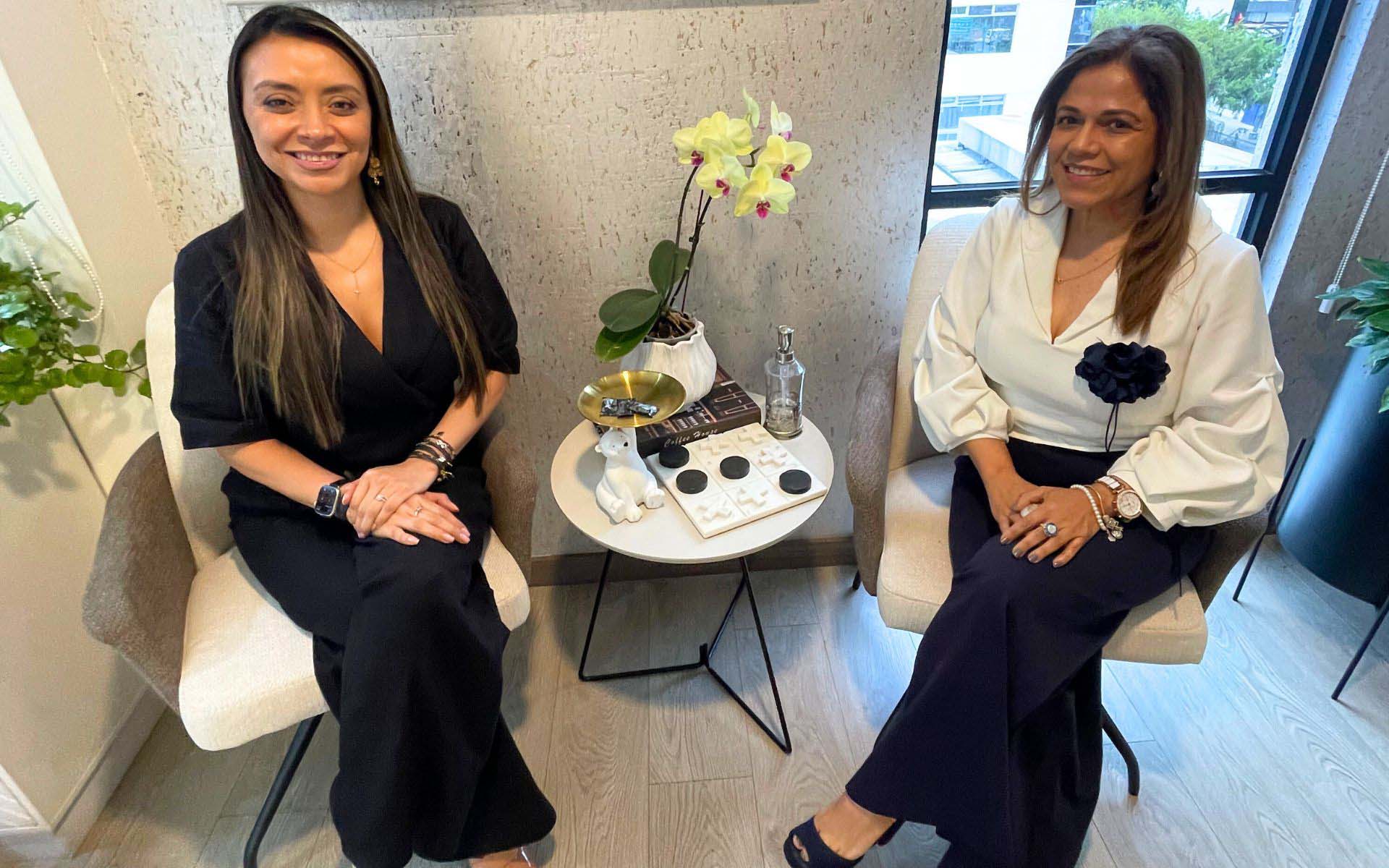 Lucia and Ivonne | Golden Galapagos
