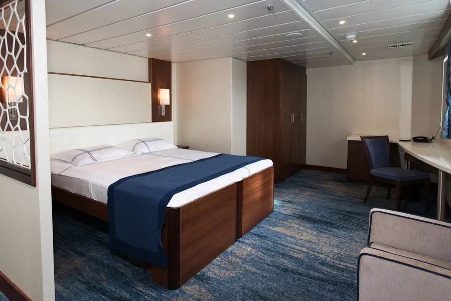 Owners-Suite-Cabin _ G Expedition (1)